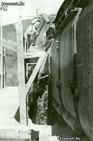 Vagonürítés (Boglár Józsefné)
Pick József gyűjteménye
