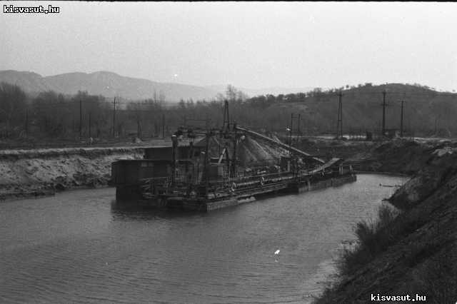 Víznívó alatti homoktermelő berendezés. (1987.04.)
Czifra Zoltán gyüjteménye.
