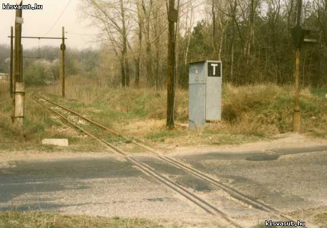 Fénysorompóval biztosított útátjáró VI-os aknánál.
Hosszú Lajos gyűjteménye
